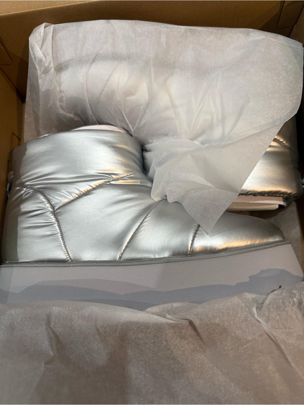 Portland boot company women’s puffer bootie in silver size 9
